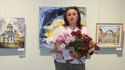 Історії, зафіксовані пензлем і серцем: художниця Ольга Мищук презентувала першу персональну виставку