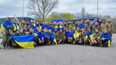 Великодній обмін полоненими: додому повернулися двоє бійців з Тернопільщини