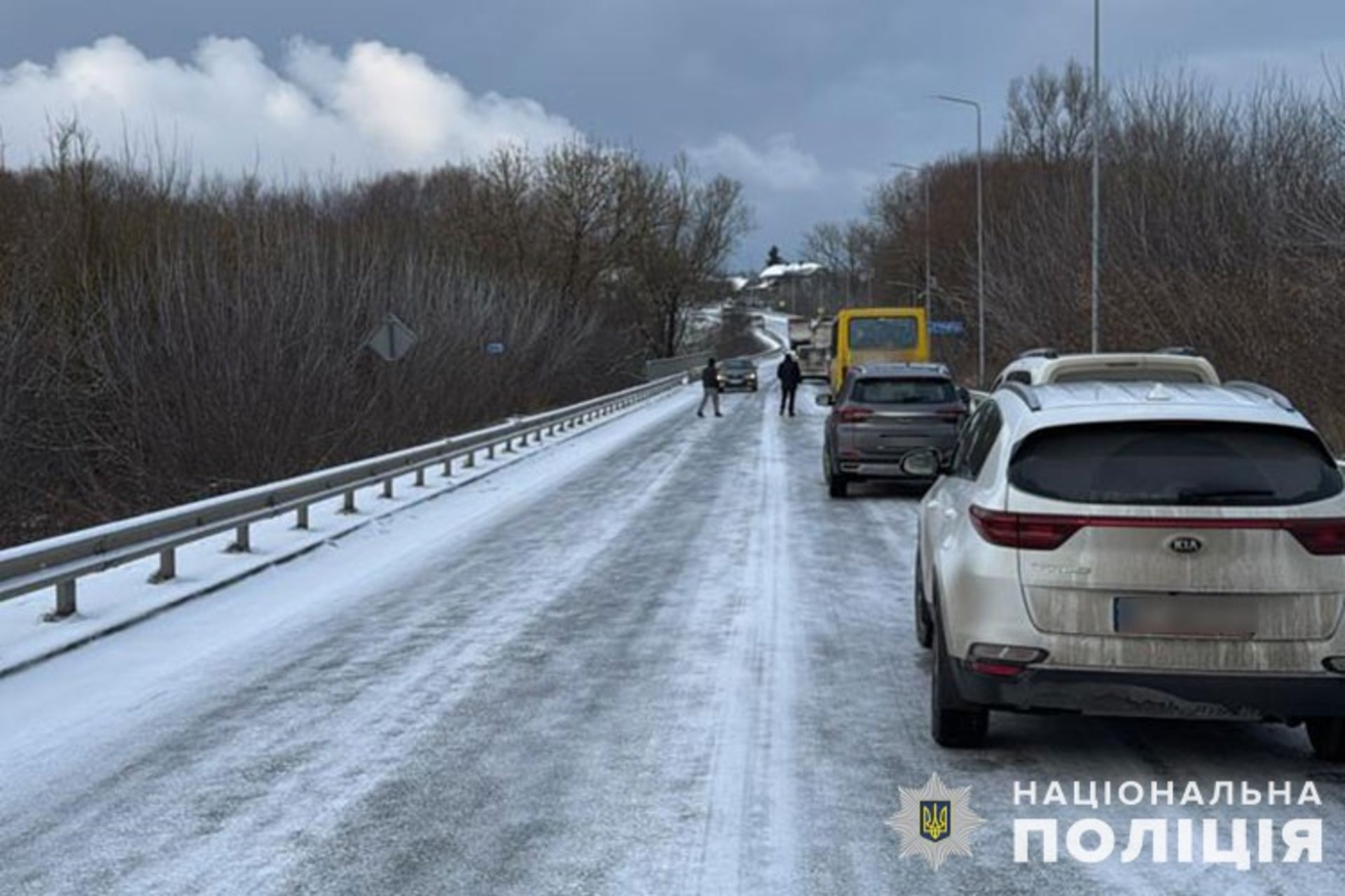 Вранці на засніжених дорогах Тернопільщини сталися чотири ДТП: є потерпілі