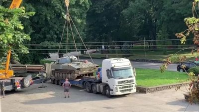 До Тернополя привезли підбиту військову техніку рашистів. ВІДЕО