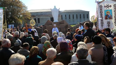 У Хоросткові у пам’ять про депортованих відкрили монумент. ФОТО