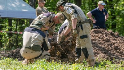 На Тернопільщині знайшли тіла "великої групи жертв"