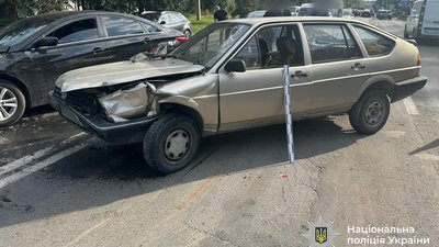 Чотири автомобілі зіткнулися у Тернополі. ФОТО