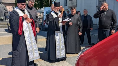 Архиєпархія УГКЦ передала ветеранам авто для перевезення людей з інвалідністю