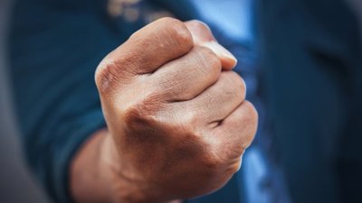 Смертельний удар: на Тернопільщині під час застілля вбили юнака