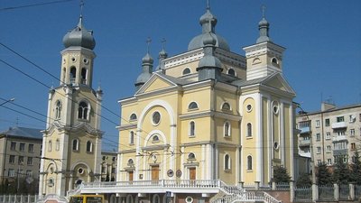 Сьогодні біля "рогатки" обмежать рух транспорту