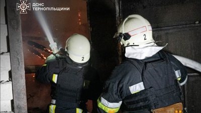 Житловий будинок згорів на Тернопільщині: власника змогли врятувати