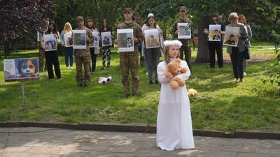 "Голоси дітей" задзвеніли у Тернополі: українці вшановують пам'ять діток, котрих вбили окупанти. ФОТО