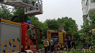 Рятувальна операція на Тернопільщині: людей евакуювали, але є потерпілі. ФОТО