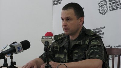 На Тернопільщині селяни заблокували автомобіль з працівниками військкомату