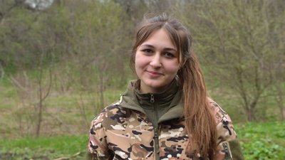 "Я на війні заради того, щоб моя дитина жила у вільній Україні": неймовірна історія бійчині з Тернопільщини з позивним "Сонечко"