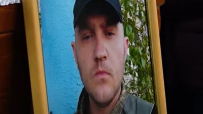 Дуже любив донечку, яка цього року пішла до школи: у Тернополі попрощалися із загиблим Захисником Андрієм Божком. ВІДЕО