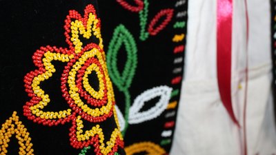 Цінне вишиття передала музею тернополянка Наталя Крохіна. ФОТО