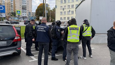Біля "Макдональдса" затримали ще одного "рішалу" проблем ухилянтів