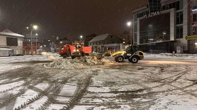 На вихідні продовжать вивезення снігу з Тернополя