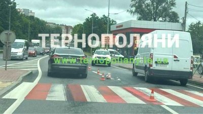 У Тернополі водій автомобіля збив людину на пішохідному переході. ФОТО