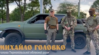 Голова Тернопільської облради відвіз на передову "Бандеромобіль" та обладнання для захисників