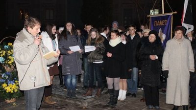 Молодь вшанувала Кобзаря окремо від політиків