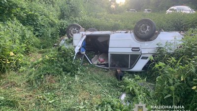 П'яний водій "шістки" зробив сальто в кювет