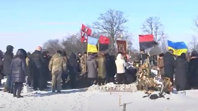 Потрапив у полон, рятуючи побратима: на Тернопільщині попрощалися із Героєм. ВІДЕО