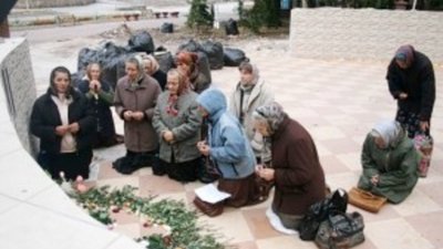 Сектанти намагалися встановити хрест на місці зруйнованої каплички