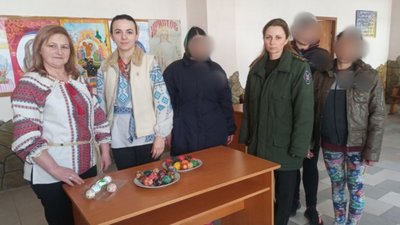 Світла атмосфера запам'ятається надовго: у колонії на Тернопільщині засуджених жінок вчили виготовляти писанки