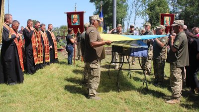У громаді біля Тернополя попрощалися з бійцем легендарного батальйону "Вовки Да Вінчі". ФОТО