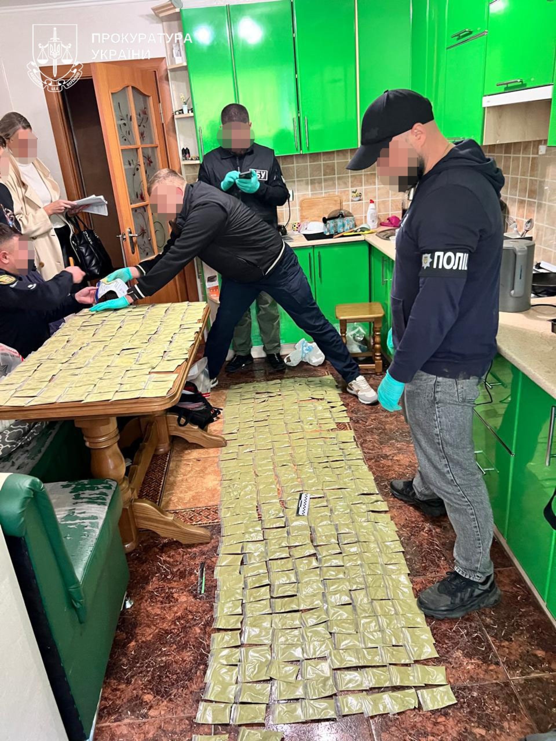 Нацполіція завершила розслідування резонансної справи щодо дилерів кратому