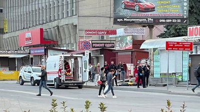 Ішов, впав і помер: у Тернополі посеред вулиці несподівано сталася трагедія