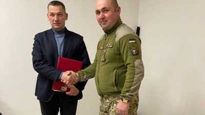 Микола Люшняк дістав рідкісні запчастини для вантажного автомобіля в зону ООС