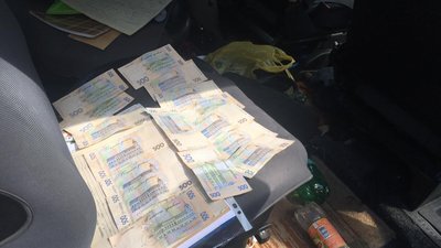 На Тернопільщині спіймали на хабарі посадовця державного підприємства. ФОТО