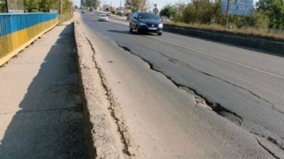 У Тернополі перекрили один з мостів: планують відкрити 10 травня