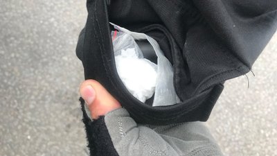 Їздив "під кайфом" і з наркотиками в кишені: небезпечного водія зупинили в Тернополі. ФОТО