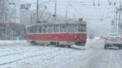 У Києві на правому березі через відключення електрики зупинився електротранспорт