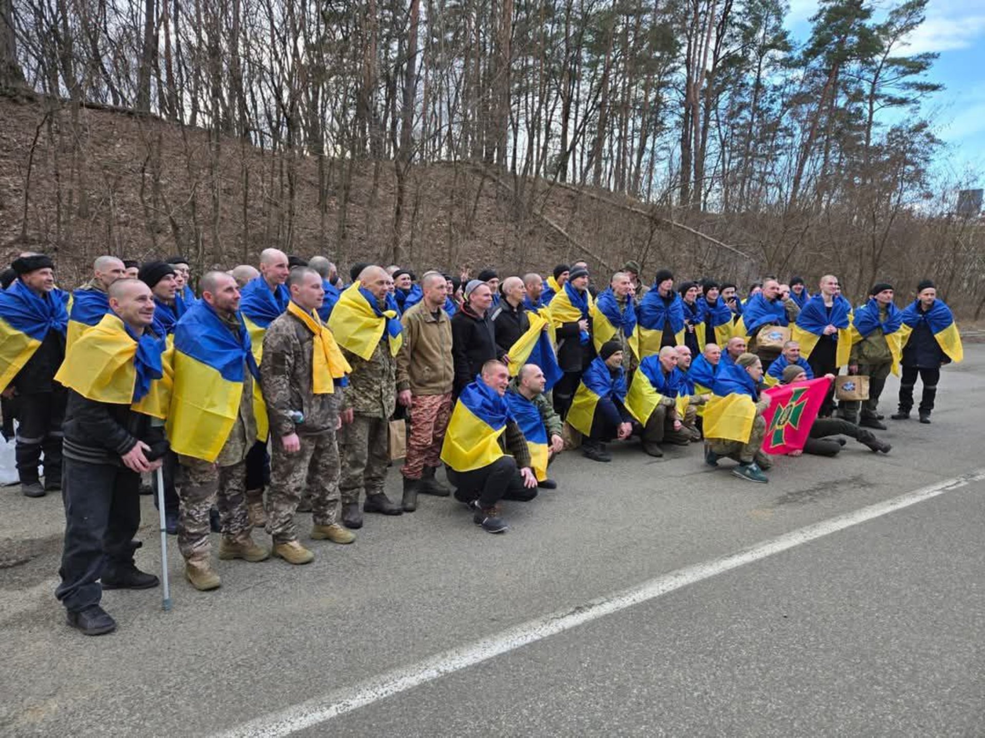 Додому повертаються 11 захисників з Тернопільщини, котрі перебували у російському полоні