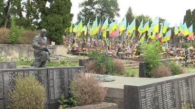 Звільнять місце для захисників: радянських солдат з Микулинецького кладовища  перепоховають в іншому місці. ВІДЕО