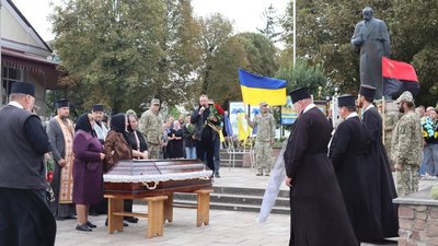 Із трьома Захисниками попрощалися вчора на Тернопільщині