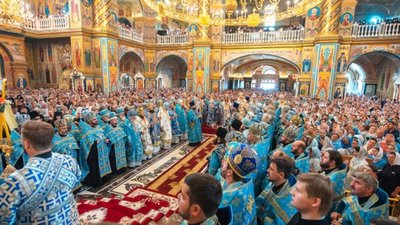 У Почаїв приїхав головний піп московської церкви: місто оголосили зоною поліцейського контролю