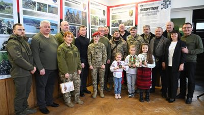У Тернополі  відкрили виставку до дня ЗСУ