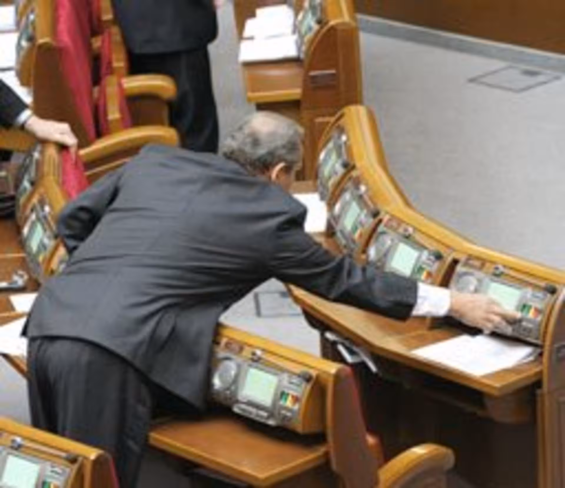 Тернопільські депутати зможуть голосувати за кількох?