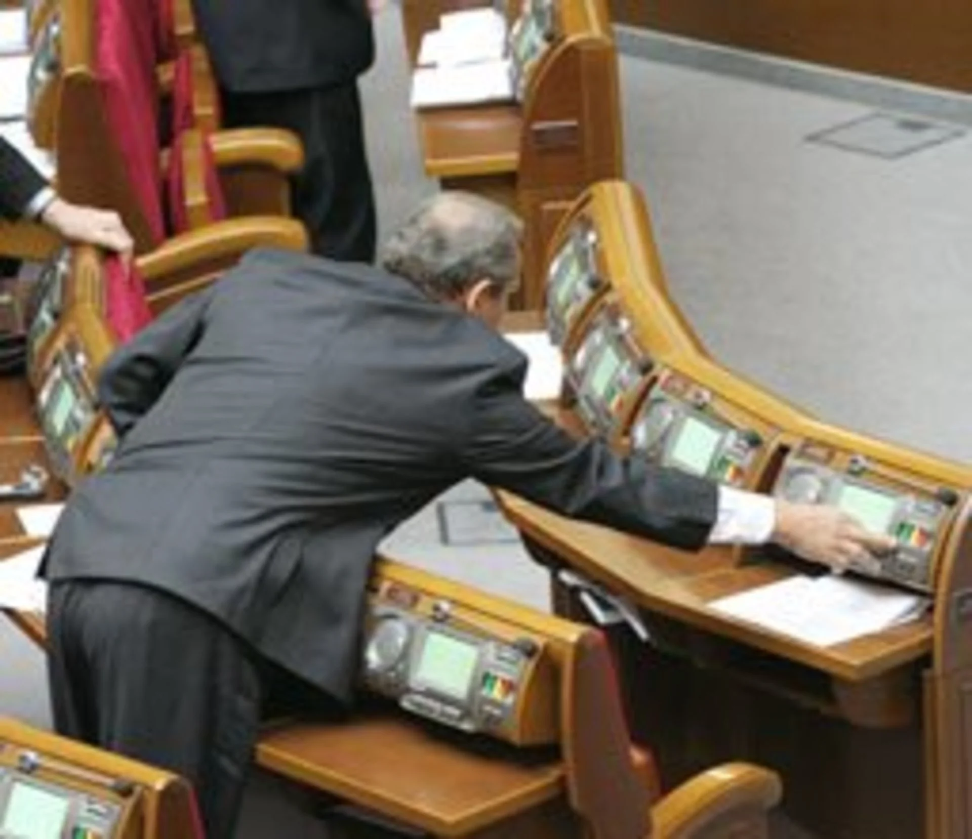 Тернопільські депутати зможуть голосувати за кількох?