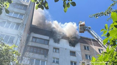 Жахлива пожежа на десятому поверсі в Тернополі: дитину врятували, а собака вистрибнула з вікна. ВІДЕО