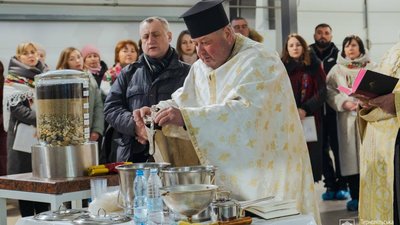 Із кранів у домівках тернополян традиційно потекла освячена вода. ФОТО