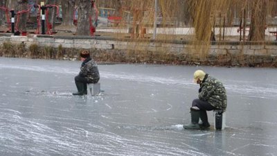 Тернопільські рятувальники застерігають: виходити на лід небезпечно для життя