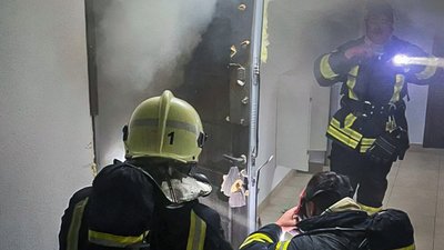 Пожежа у тернопільській багатоповерхівці: евакуювали 12 людей. ФОТО