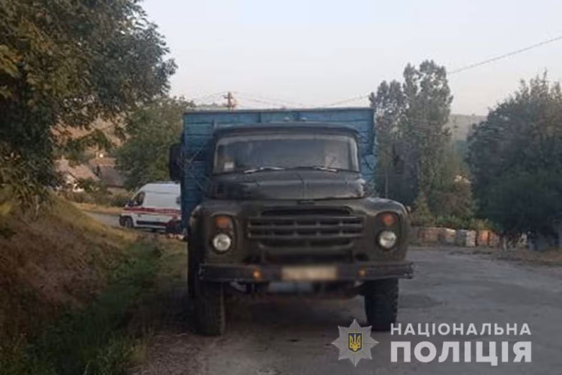 Один загинув на місці: на Тернопільщині двоє чоловіків випали з вантажівки
