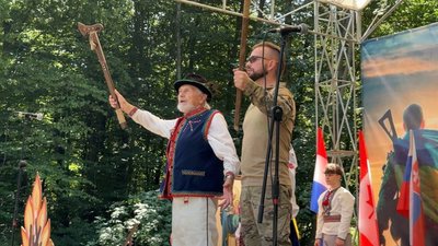 "Ватра звитяги" на Тернопільщині зібрала десять тисяч гостей. ВІДЕО