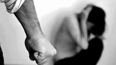 Гатив ногами в живіт: чоловік до смерті забив дружину на очах у дітей