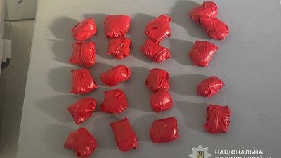 Пів сотні закладок вилучили у двох підлітків у Тернополі. ФОТО