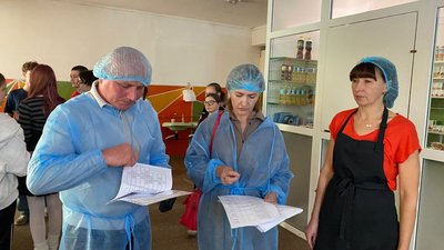 У школах Тернопільщини перевіряють, чим годують дітей